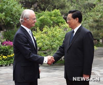 Hu Jintao a recontré le roi Carl Gustav de Suède à Beijing