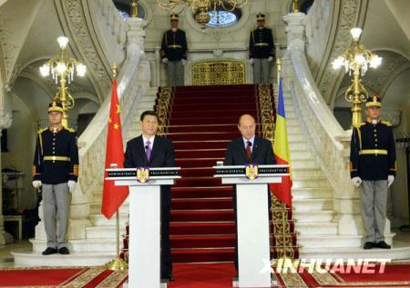 On&nbsp;Monday,&nbsp;he&nbsp;met&nbsp;with&nbsp;Romanian&nbsp;President&nbsp;Traian&nbsp;Basescu&nbsp;and&nbsp;expressed&nbsp;the&nbsp;hope&nbsp;that&nbsp;both&nbsp;sides&nbsp;will&nbsp;boost&nbsp;bilateral&nbsp;relations.