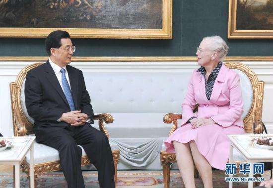 Chinese President Hu Jintao has held talks with Danish Queen, Margrethe the second, following his arrival in Copenhagen for a three-day state visit.