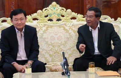 Former&nbsp;Thai&nbsp;prime&nbsp;minister&nbsp;Thaksin&nbsp;Shinawatra&nbsp;(left)&nbsp;and&nbsp;Cambodian&nbsp;Prime&nbsp;Minister&nbsp;Hun&nbsp;Sen&nbsp;give&nbsp;a&nbsp;press&nbsp;conference&nbsp;in&nbsp;Kandal&nbsp;province,&nbsp;Cambodia.&nbsp;Cambodia&nbsp;has&nbsp;rejected&nbsp;a&nbsp;request&nbsp;by&nbsp;Thailand&nbsp;to&nbsp;extradite&nbsp;fugitive&nbsp;former&nbsp;premier&nbsp;Thaksin,&nbsp;deepening&nbsp;a&nbsp;rift&nbsp;over&nbsp;Phnom&nbsp;Penh's&nbsp;appointment&nbsp;of&nbsp;the&nbsp;tycoon&nbsp;as&nbsp;an&nbsp;economic&nbsp;adviser.(AFP)