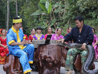 <font color=red>����Ѫ���ѡ�</font>һ���ˡ�һ������ͬ������15�أ���һ��Դ�ڴ����м񵽵ľ�ö�ߵ�������Լ��Զ����������˫���ɣ��ݷ���ɣ�