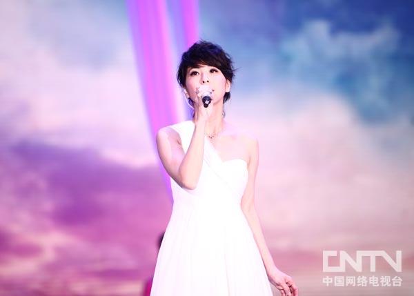 许茹芸深情演唱《如果云知道》_cctv.com提供