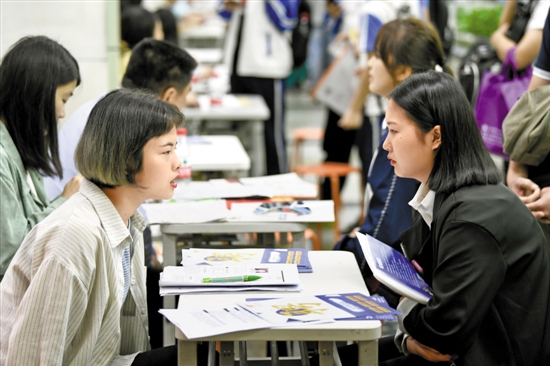 今年4月，广州举行2020届技校毕业生预定会 羊城晚报记者 梁喻 摄