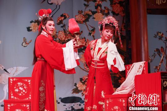 “越传统越世界”越剧小镇举办首届戏剧节