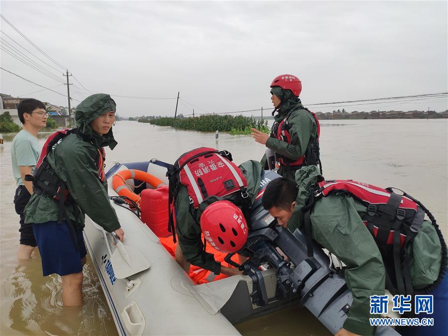 (Xinhua all-media headlines and graphic interaction) (1) Youth is out of the queue — — The ceremony of blood coming of age in the flood peak of rainstorm