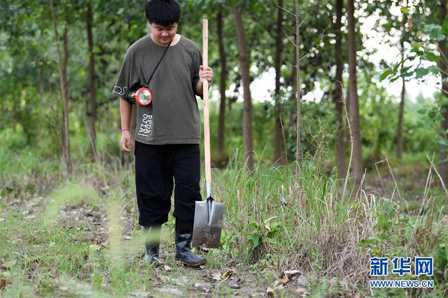 (Xinhua all-media headlines and graphic interaction) (6) Youth is out of the queue — — The ceremony of blood coming of age in the flood peak of rainstorm