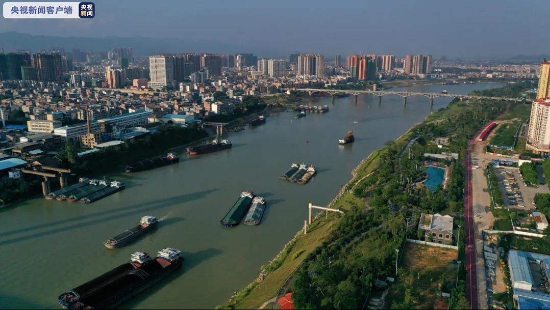 廣西貴港港口今年貨物吞吐量超億噸系珠江水系首個突破億噸內河港口