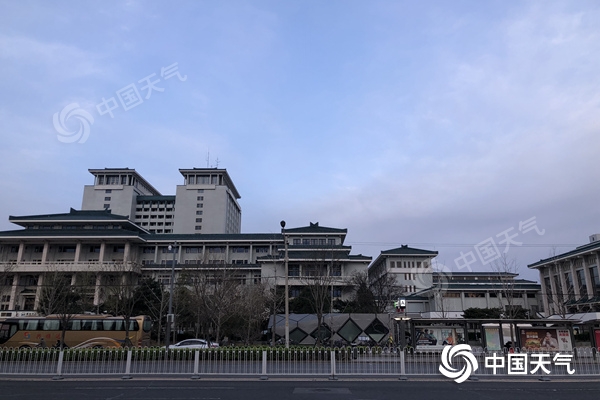 北京今天多云间晴蓝天上线花粉浓度高昼夜温差大