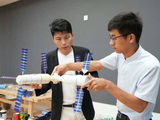 们更好地理解航空航天得知神舟十二号载人飞船发射时间后王老师介绍,6