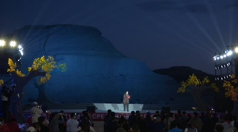 中国诗歌秋晚在新疆克拉玛依璀璨上演_新闻_央视网(cctv.com)