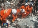 【关注四川芦山7.0级地震】新闻特写：打开生命通道紧急救治伤员
