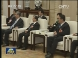 俞正声看望参加全国政协十二届二次会议报道的新闻工作者