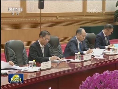 习近平会见加蓬总统
