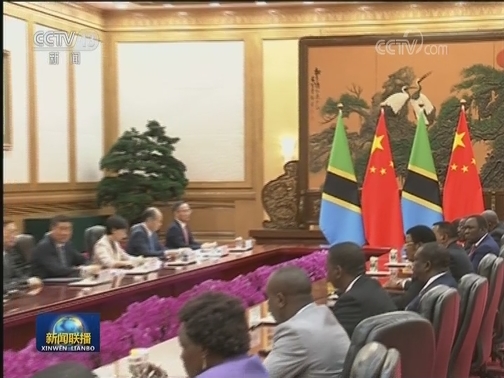 习近平会见坦桑尼亚总理