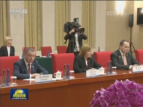 李克强会见塞尔维亚总统 拉脱维亚总统
