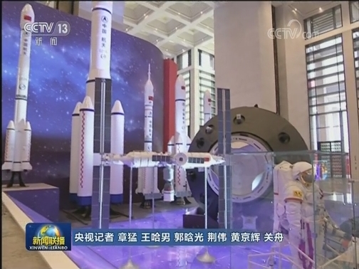 习近平在参观“伟大的变革——庆祝改革开放40周年大型展览”时强调 统一思想凝聚共识鼓舞斗志团结奋斗 坚定全国各族人民跟党走中国特色社会主义道路改革开放道路的信心和决心
