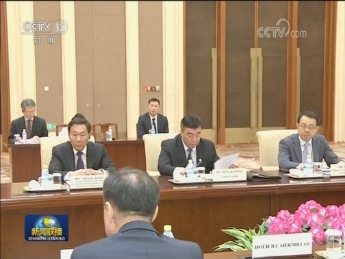 李克强会见蒙古国总统