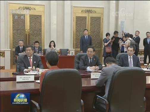 李克强会见新加坡总统