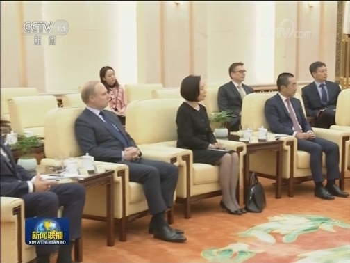 李克强会见先进制造业国际咨询委员会成员并座谈