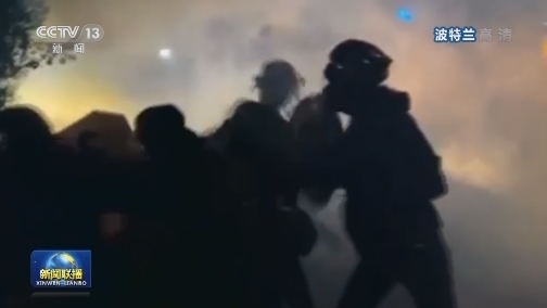 美波特兰抗议持续 警方暴力驱散抗议者