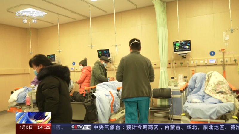 [新闻直播间]记者蹲点浙江大学医学院附属第一医院 把好入口 为急诊患者兜底的特种兵