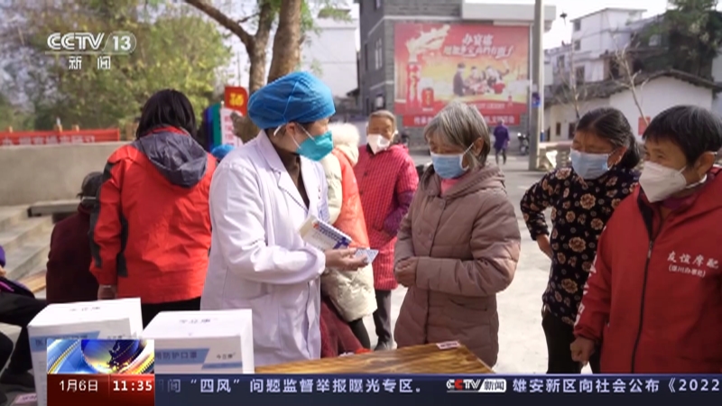 [新闻直播间]江西 多地医护人员为农村困难群众送医送药