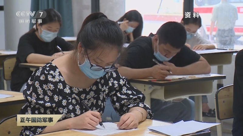 [正午国防军事]新修订的《中国人民解放军文职人员条例》颁布 新闻解读：新条例的新变化