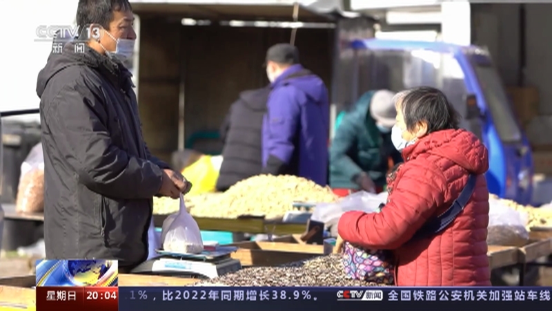 [东方时空]山东威海 中国经济新活力 张村大集蜿蜒百米 吆喝声中品年俗