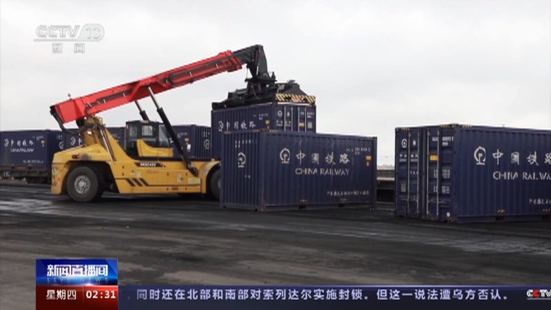 [新闻直播间]陕西 浩吉铁路万吨重载列车开行突破900列
