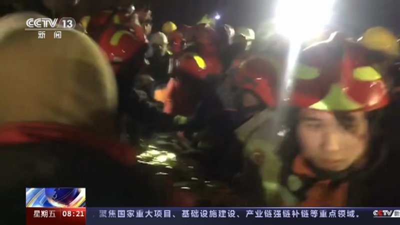 [朝闻天下]土耳其 关注土耳其强震救援 中国救援队成功救出第三名被困人员