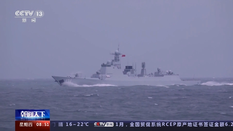 [朝闻天下]海军 多型舰艇对空对海对潜训练 提升实战水平