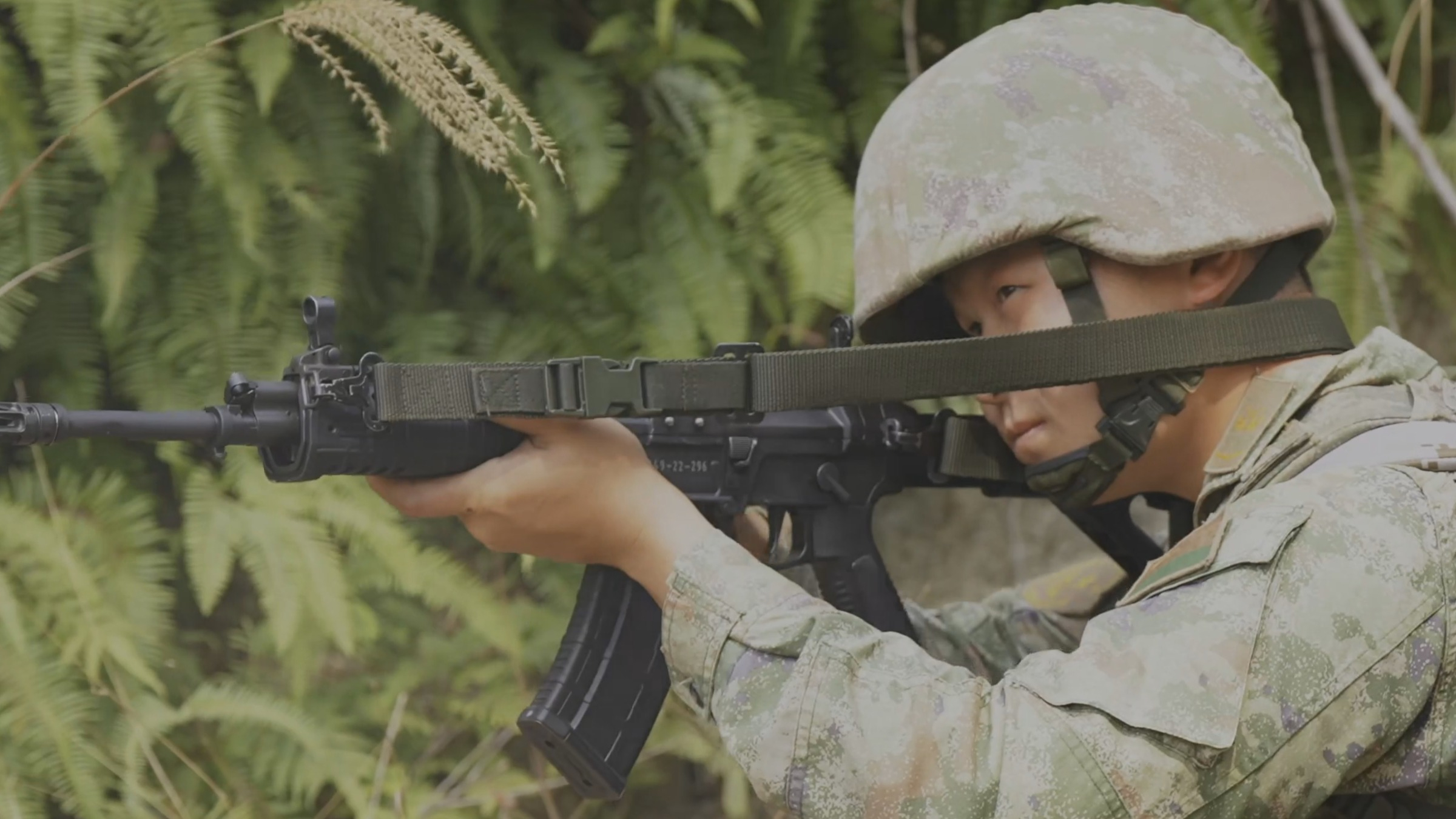 《军武零距离》 战斗烟火中