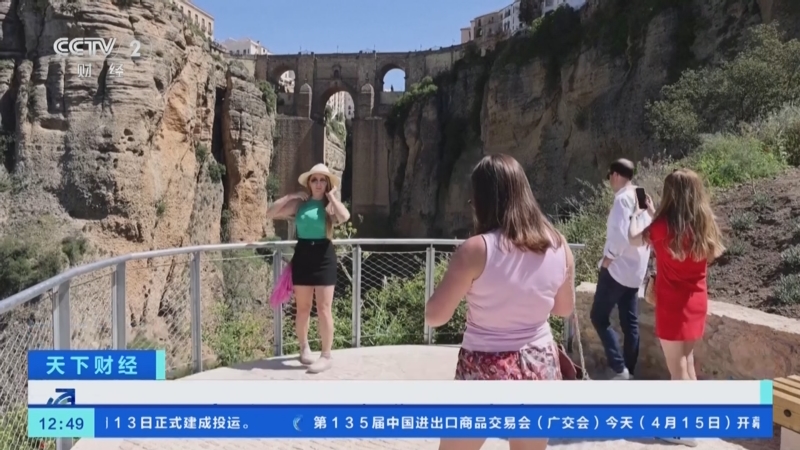 [天下财经]西班牙阿利坎特省发生森林火灾 180人撤离