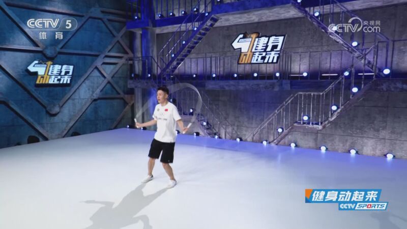 [健身动起来]刘冬奥带来有氧跳绳跟练《龙拳》