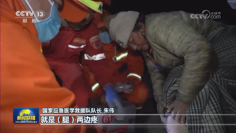 【新闻特写】安置点的夜间医疗巡诊