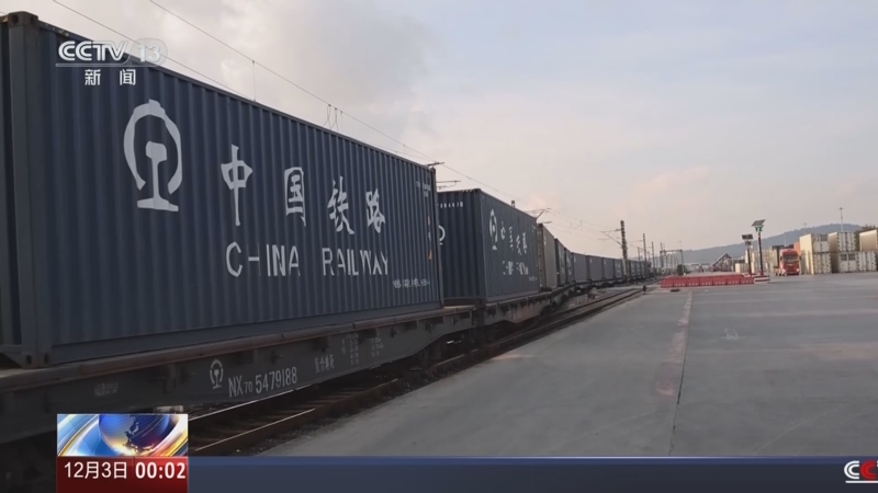 《午夜新闻》 20251203