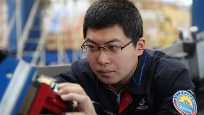 大国工匠   胡洋:"鲲鹏"机身数字化装配领军人