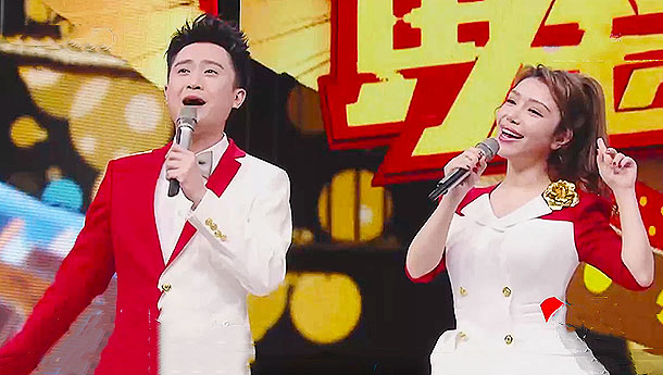 杨帆,维妮娜演唱《听妈妈的话》祝母亲们节日快乐