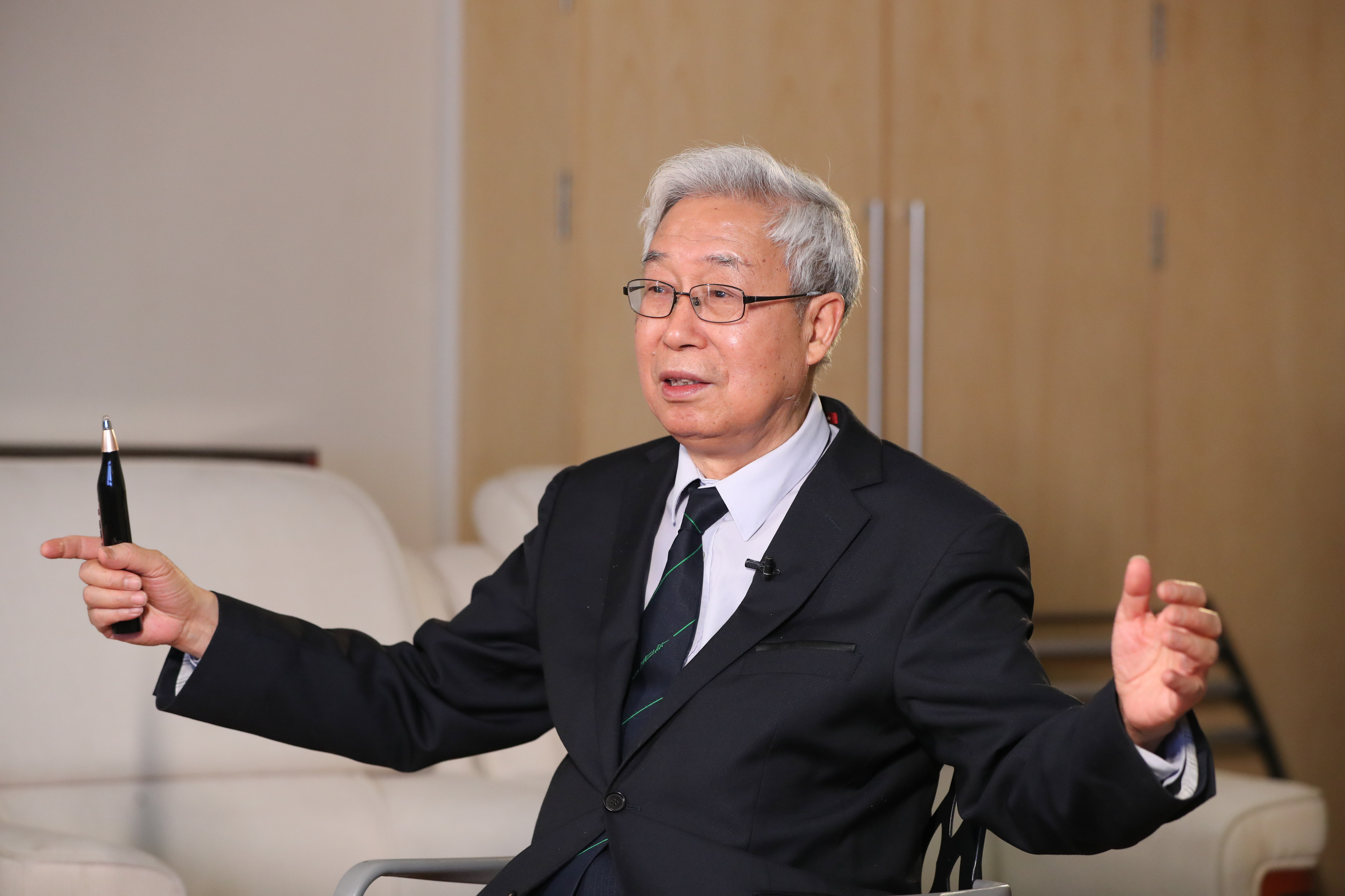 欧阳钟灿:"中国屏"上寄深情