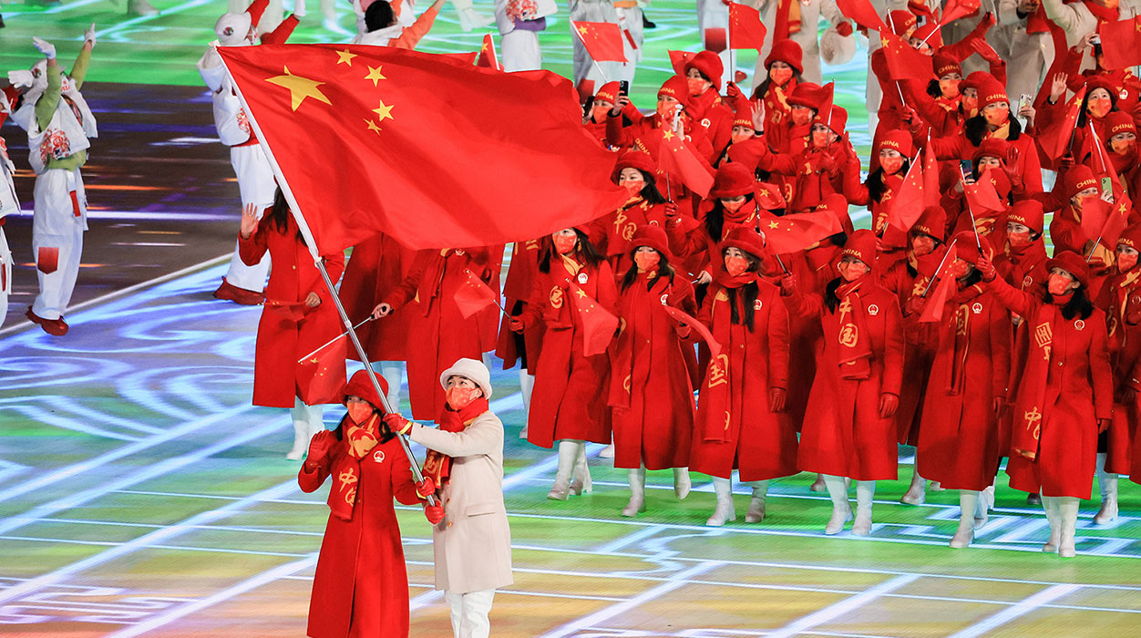 [图]开幕式上的最美中国红！中国体育代表团入场