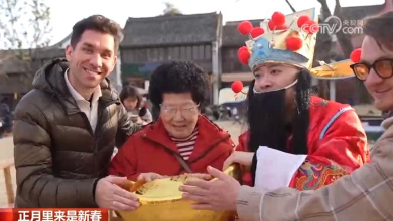泉州纸尿裤企业转产口罩“跨界应援”