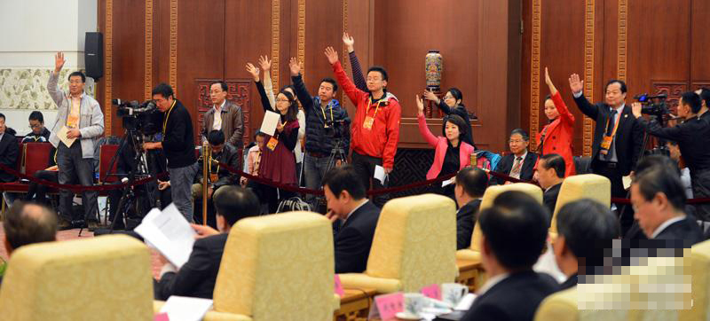 记者 雷声摄11月9日上午,河北省代表毛全球在十八大报告学习交流会上