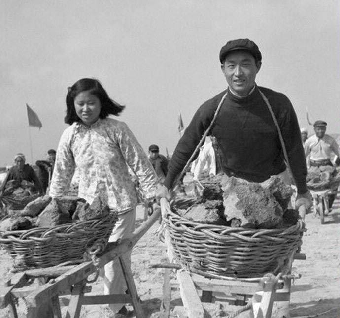 1950年代中国婚恋:质朴不乏浪漫[组图]_新闻频道