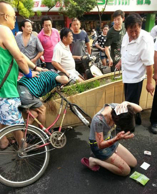 南京一姑娘被袭胸后遭u型锁猛敲头部