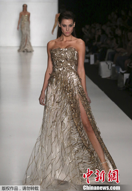 55 2013年10月26日,俄罗斯莫斯科,梅赛德斯―奔驰时装周举行,环球小姐