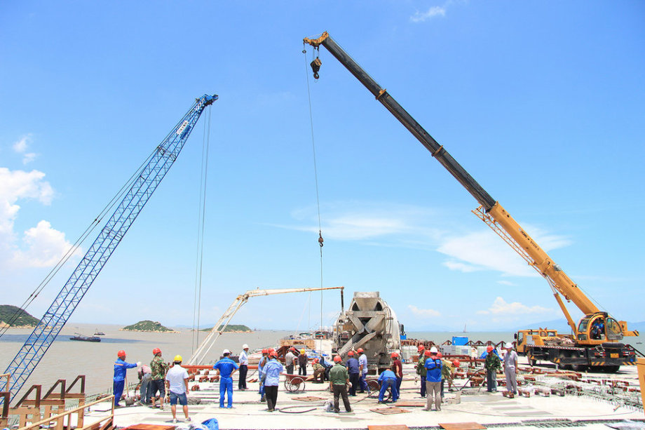 港珠澳大桥施工者:见证跨海巨龙的诞生_新闻频道