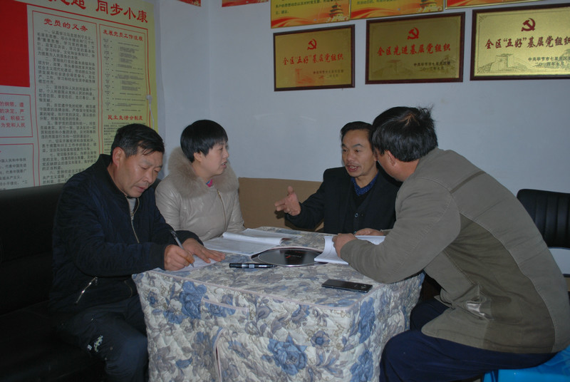 中共党员,2016年至今,是七星关区财政局派驻小吉场镇新建村"第一书记"