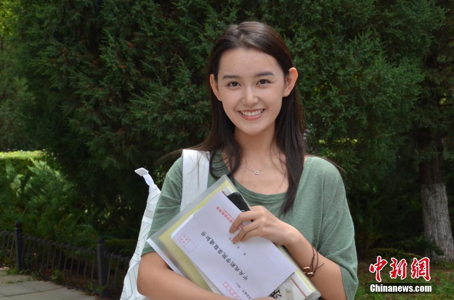 中戏新生报到颜值高