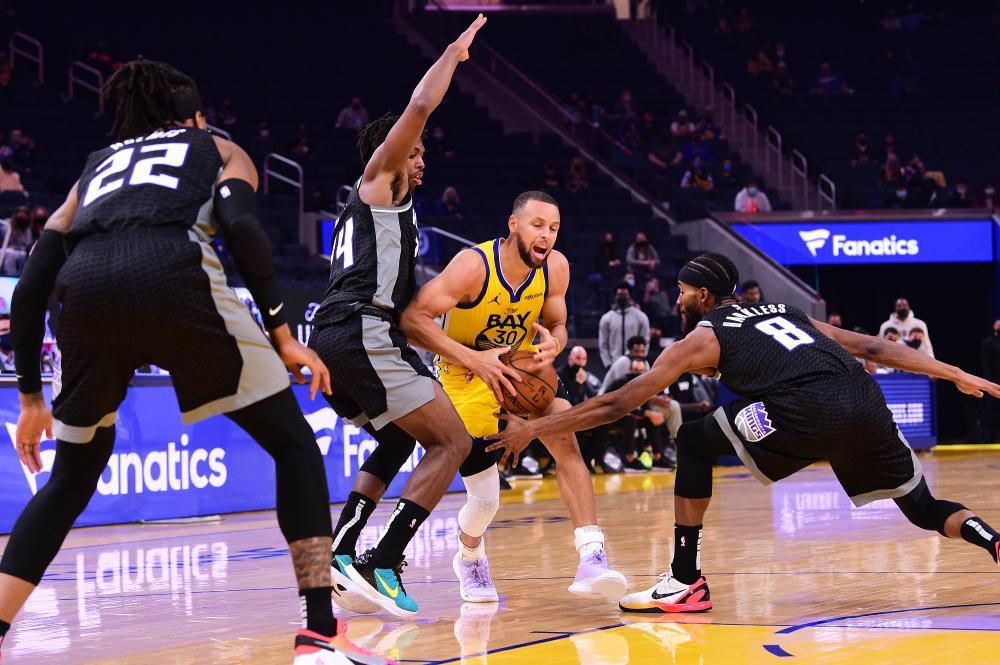 勇士赛季首胜|再次失去国王，勇士队这次真的很危险。 系列赛上一次0-2是16年前