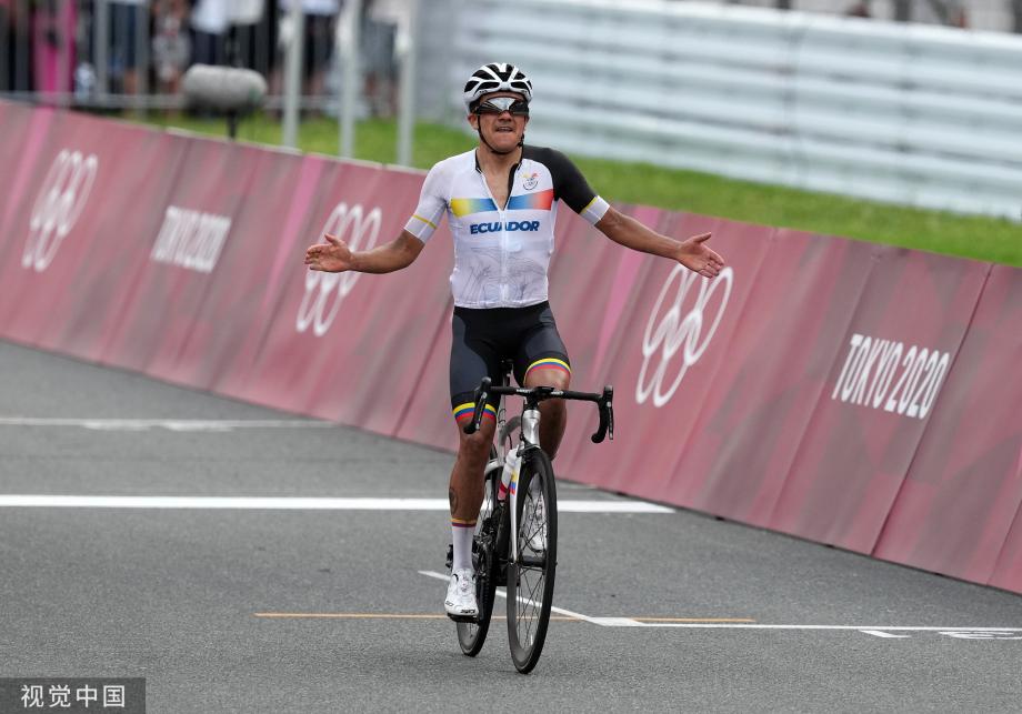 [图]东京奥运会自行车男子公路赛：卡拉帕斯夺冠